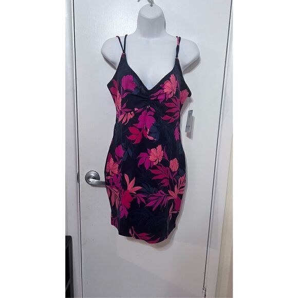 GUESS FLORAL NIRVANA PRINT FUCHSIA NOURA DRESS SZ M P1-19 NEW - Picture 2 of 15